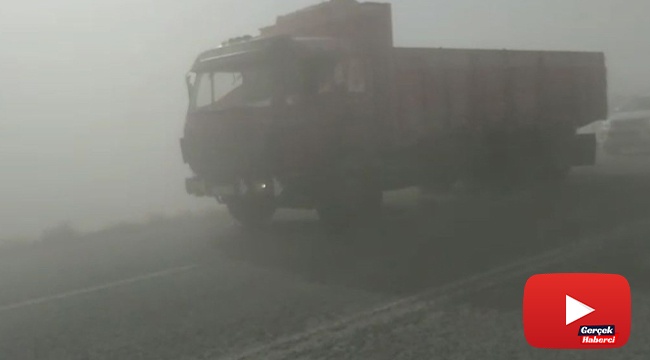 Kum fırtınası nedeniyle yol trafiğe kapandı, araçlar kaza yaptı