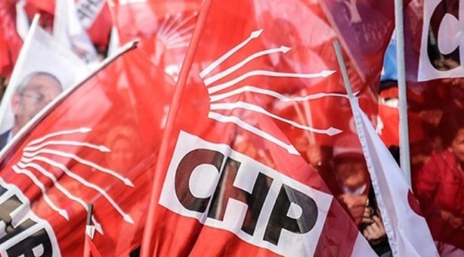 Mersin Valiliği’nin Cumhuriyet Meydanı’ndan yapılmasına izin vermediği CHP mitingi millet bahçesinin yanında yapılacak