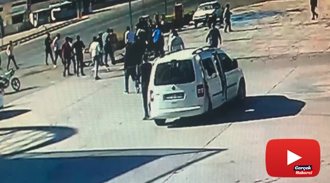 Motosiklet sürücüsünün metrelerce havaya fırladığı feci kaza kamerada