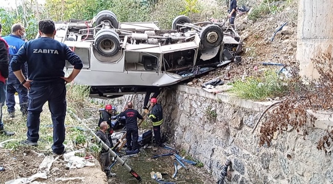 Kocaeli'de öğrenci servisi dereye düştü: 2 ölü, 20 yaralı