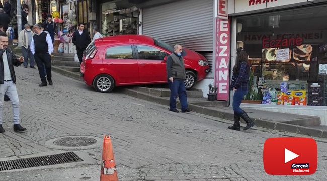 Otomobilin iş yerine girdiği anlar güvenlik kamerasına yansıdı