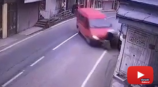 Şadırvan ile minibüs arasında sıkıştı