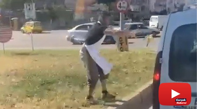 Trafikte yere muz kabuğu atan sürücüye, arkasındaki sürücüden anında iade