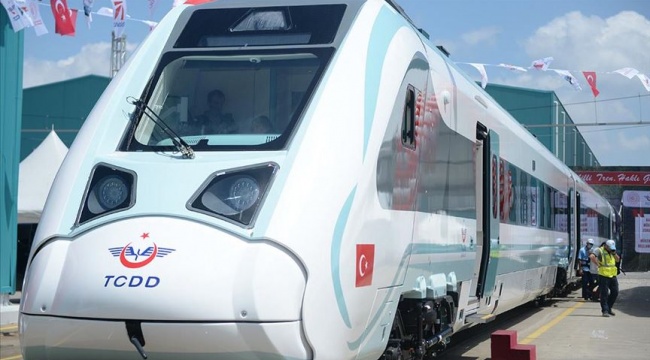 Ulaştırma ve Altyapı Bakanı Karaismailoğlu: İlk milli ve elektrikli tren kısa süre sonra raylarda