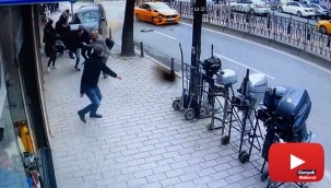 Araç kaldırımdaki yayaların arasına daldı