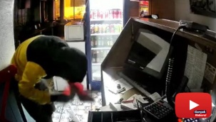 Böyle hırsız görülmedi: Girdiği dükkanda Türk bayrağını öptü, sonra hırsızlık yaptı