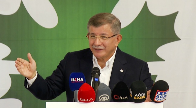 Davutoğlu: Cumhurbaşkanlığı hükümet sistemine geçildiği üç yılda üç Maliye Bakanı gördük, bunun adı kurumsal çöküştür