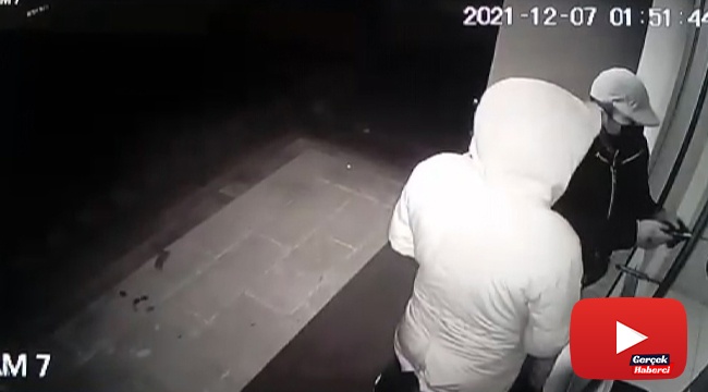 Değnekli hırsızlar kamerada