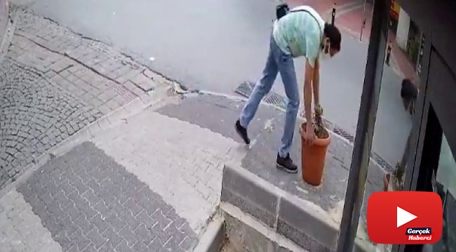 Esnafa hırsız şoku: Yoldan geçerken saksıyı çaldı