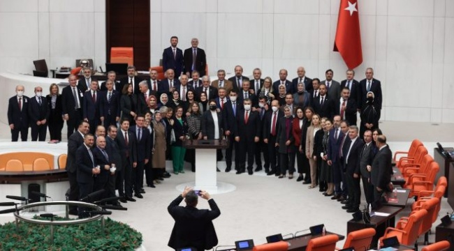 Fahrettin Koca duyurdu: Sağlık Bakanlığı 2022 bütçesi TBMM’de onaylandı