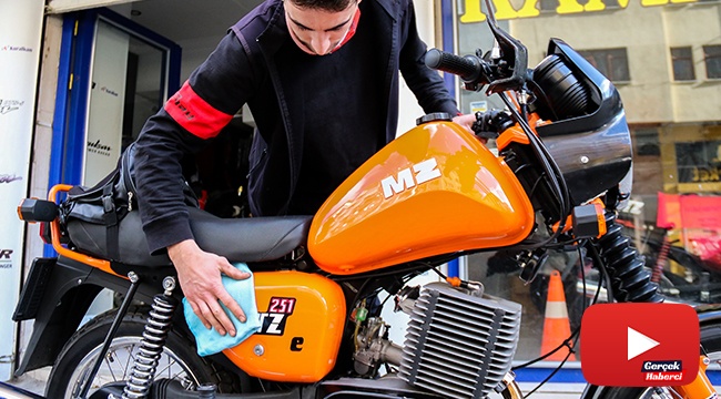 Gözü gibi baktığı motosikletine sadece güneşli havalarda biniyor