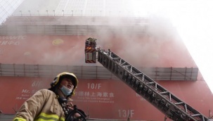Hong Kong'da Dünya Ticaret Merkezi'nde yangın: 300 kişi mahsur kaldı!