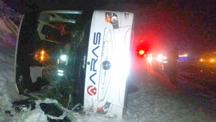 Kars-Erzurum kara yolunda otobüs devrildi: 3 ölü, 10 yaralı