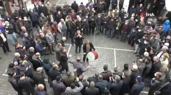Malatya'da esnafın "Dolar 13 liraya düştü" sevinci: Dolar yakıp halay çektiler