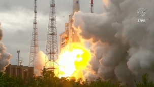 NASA, dünyanın en büyük ve en gelişmiş uzay teleskobu James Webb'i uzaya fırlattı