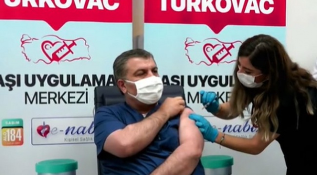 Sağlık Bakanı Koca ve Bilim Kurulu üyeleri, Turkovac aşısıyla hatırlatma dozu oldu