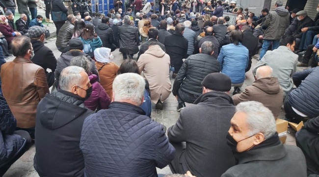 Saldırı düzenlenen HDP Bahçelievler binası önünde oturma eylemi başladı