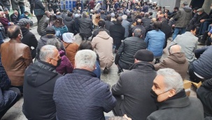 Saldırı düzenlenen HDP Bahçelievler binası önünde oturma eylemi başladı