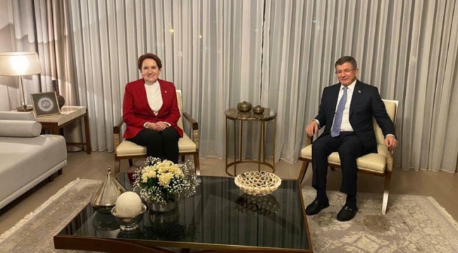Akşener, Davutoğlu'nu evinde ziyaret etti