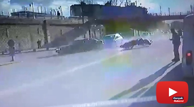 Alkollü sürücünün makas atmak isterken çarptığı kurye metrelerce havaya fırladı