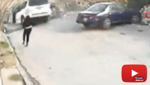 Araç, içindeki 3 çocukla birlikte çukura düştü
