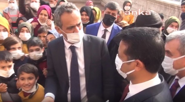 Bakan Özer'den okul müdürüne: Siz ne biçim adamsınız ya?