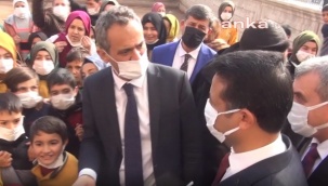 Bakan Özer'den okul müdürüne: Siz ne biçim adamsınız ya?
