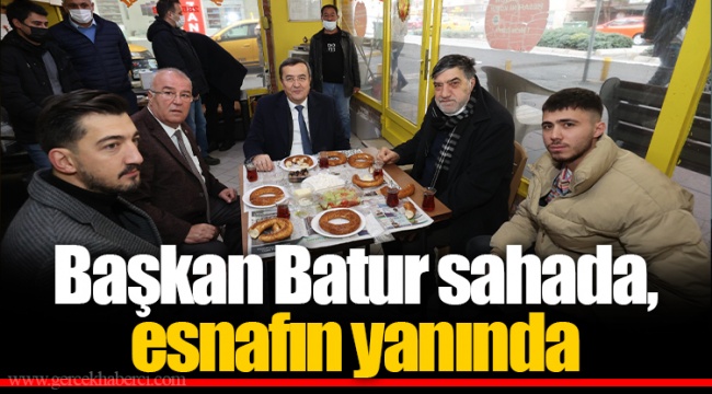 Başkan Batur sahada,  esnafın yanında