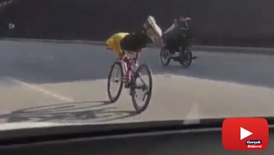 Bisikletli gençlerin otoyoldaki tehlikeli yolculuğu pes dedirtti