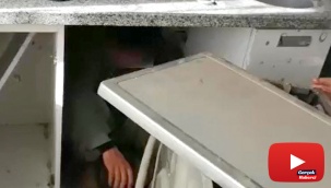 Çamaşır makinesinin arkasına saklanan göçmen böyle yakalandı