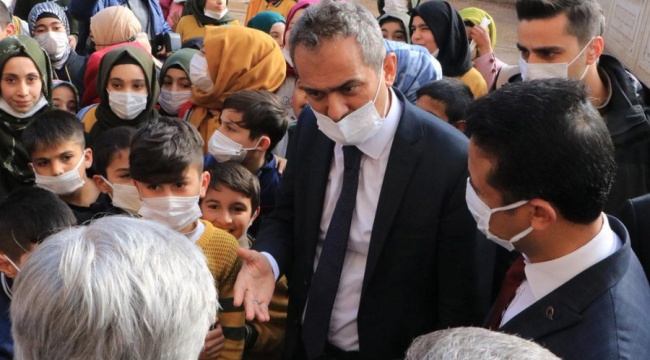 CHP'li Yıldırım Kaya’dan Milli Eğitim Bakanı Özer’e: Kameralar önünde şov yapmayın, okul müdüründen özür dileyin