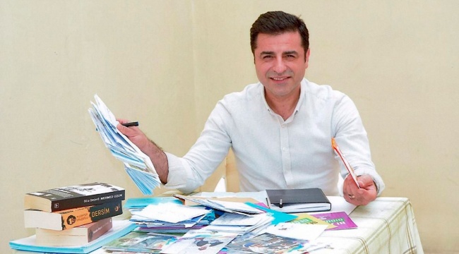 Demirtaş'ın mesajı İsmail Küçükkaya tarafından okundu: "Zam var, zulüm var ama umut da var, çözüm de var"