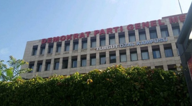 Demokrat Parti Genel Merkezi “sanayi atık merkezi” ilan edildi: “Millet İttifakı’ndan ayrılırsanız çözeriz”