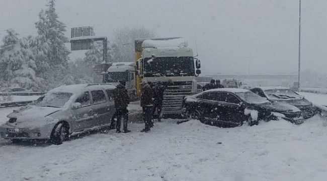 Düzce&#039;de otoyolda 30 araç birbirine girdi! Çok sayıda yaralı var…