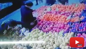Elma seçerken telefonundan oldu