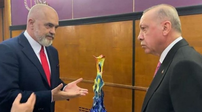 Erdoğan’ın Arnavutluk Başbakanı’nı “inciten” sorusu gündem oldu: Sende böyle maharet var mı?