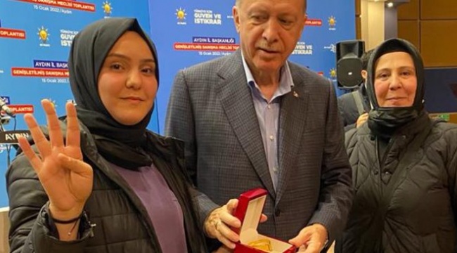 Erdoğan, kendisini rüyasında gören AK Partili üniversite öğrencisine altın bilezik hediye etti