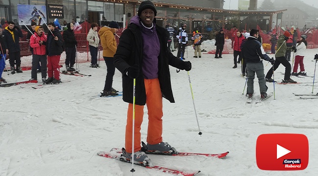 Hayatında ilk defa kar gören Afrikalı genç sevinçten havalara uçtu