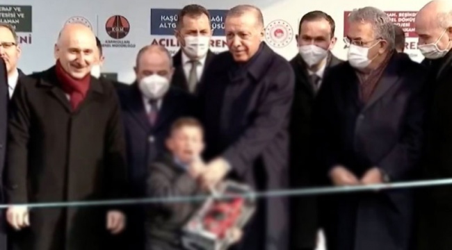 İmamoğlu: Devleti yönetenler,  masum bir çocuğa söyletilmiş “hain” ifadesine gülüyor, memleketimde bu şovun yapılmasını kınıyorum