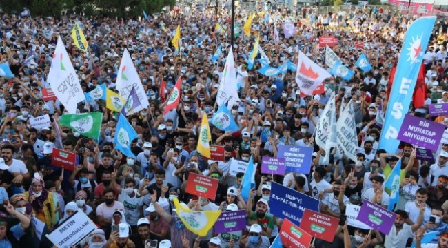 Karar gazetesi yazarı Taşgetiren: HDP’yi politik hesaplar için şeytanlaştırmak çözüm değil