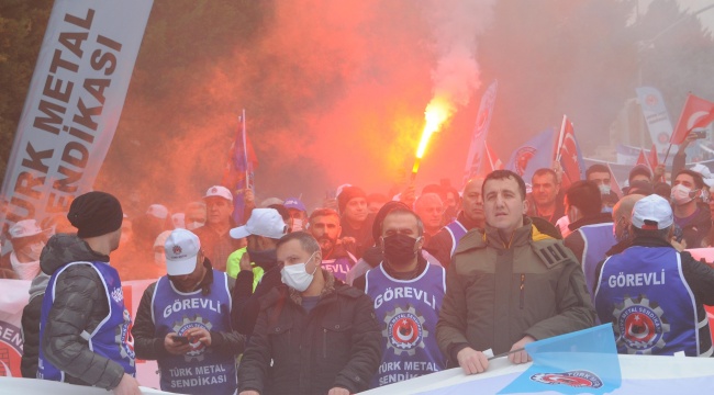Metal işçilerinden toplu sözleşme mitingi: &#039;Ölümüne Çalıştık, Kazanacağız&#039;