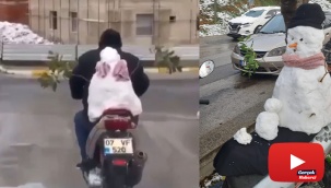 Motosikletin arkasındaki kardan adam ile şehir turu attı