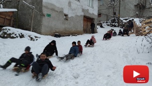 Muhtardan köydeki bütün çocuklara kızak hizmeti