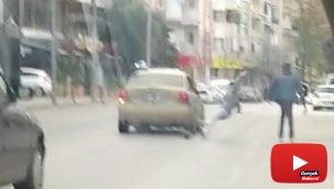 Otomobile tutunan kaykaylı genç az daha canından oluyordu