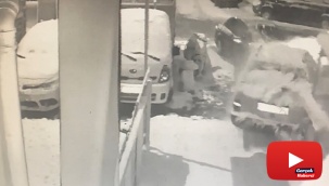 Otomobilin çarptığı araç kıraathanenin bahçesine daldı: Kaza anı kamerada