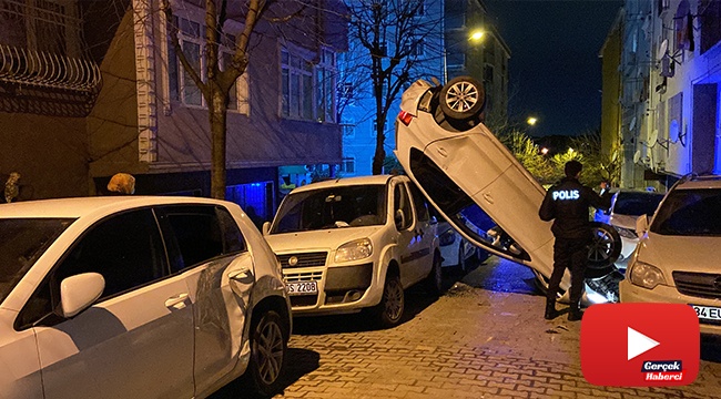 Park halindeki araçlara çarpıp dik bir şekilde havada asılı kaldı