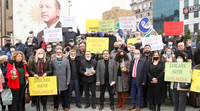 Rize'de vatandaşlar elektrik, doğalgaz ve akaryakıt zamlarını protesto etti: "Bezduk, darlanduk, yanduk"