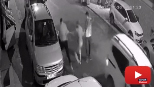 Tartıştıkları genci sokak ortasında dakikalarca darp ettiler
