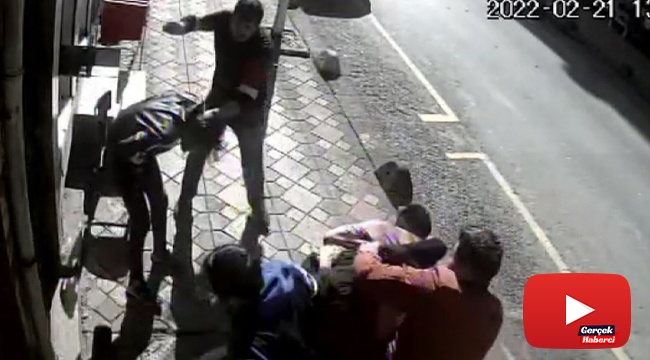 2 genç alacak verecek meselesi yüzünden 4 kişiden tekme tokat dayak yedi