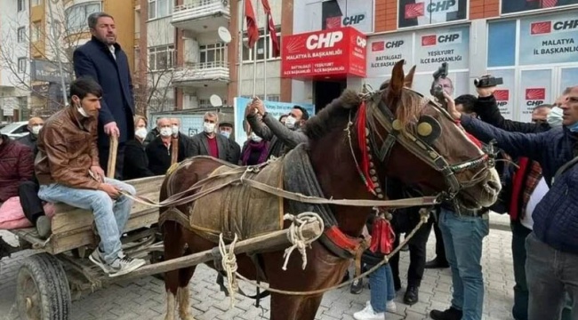 CHP'den akaryakıt zamlarına at arabalı protesto
